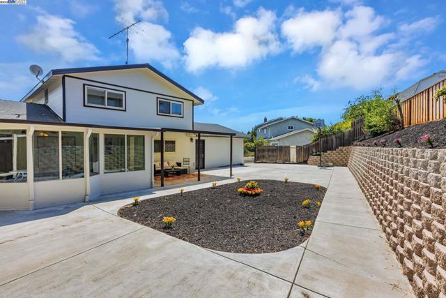 216 Appian Way, Union City CA: https://media.crmls.org/mediaz/7a1c24e8-77bb-4d8d-aaac-734feeabcfcb.jpg