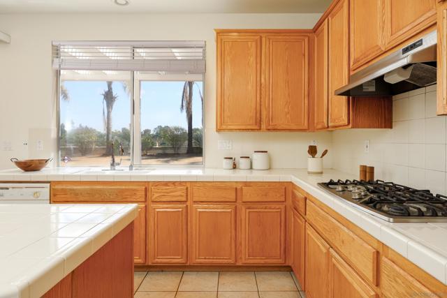 641 Serrano Ln, Chula Vista CA: https://media.crmls.org/mediaz/7a1c2dc4-db1c-4395-9bb9-76df6d721bfb.jpg