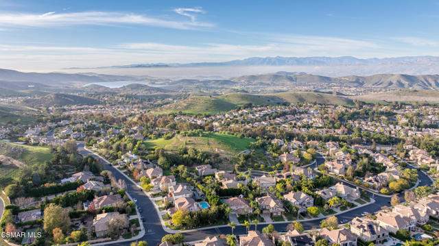 551 Rustic Hills Drive, Simi Valley CA: https://media.crmls.org/mediaz/7a1c5d9b-25a3-4ac3-a9a1-7376a7c4ee5a.jpg