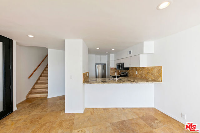 20438 Pacific Coast Highway, Malibu CA: https://media.crmls.org/mediaz/7a1c6fa0-8527-4cba-b4bc-c43d350a151c.jpg