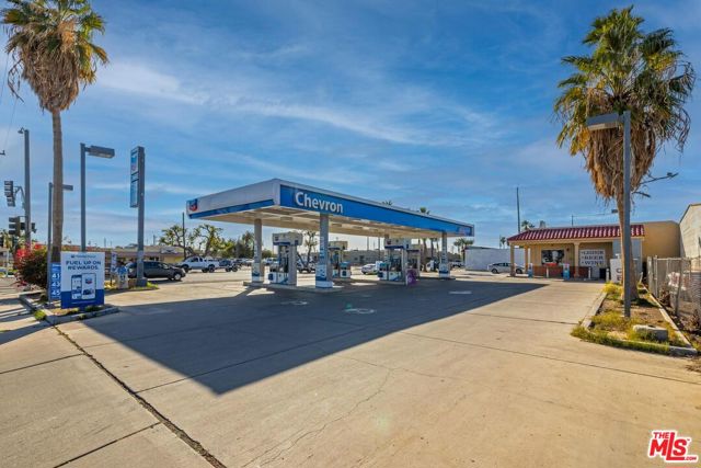 Image 8 of 18 For 977 Main Street