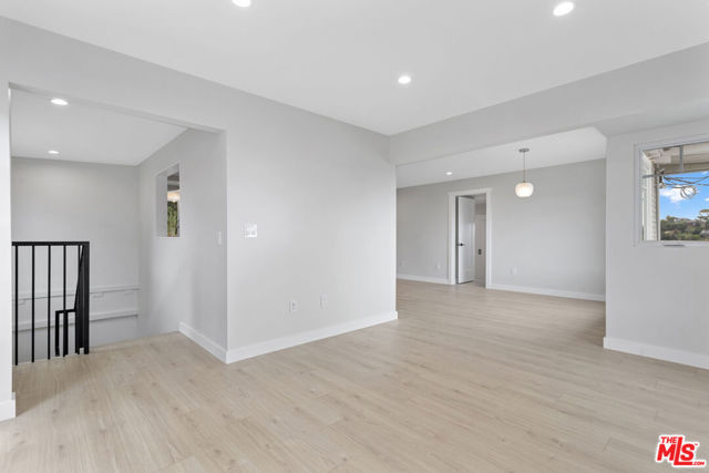 2336 Loma Vista Place, Los Angeles CA: https://media.crmls.org/mediaz/7a1d0823-77d5-4326-98fb-f3877bd21f91.jpg