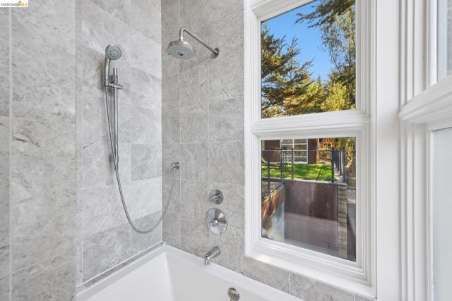 Image 32 of 60 For 8210 Skyline Blvd