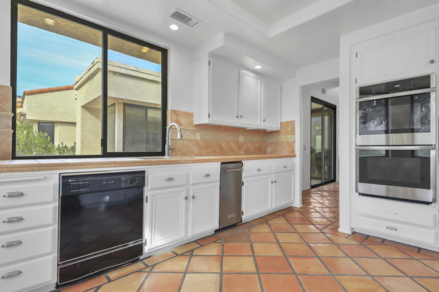 50181 Calle Maria, La Quinta CA: https://media.crmls.org/mediaz/7a1dbfb0-e2f4-423b-8b20-bb3ea514b646.jpg