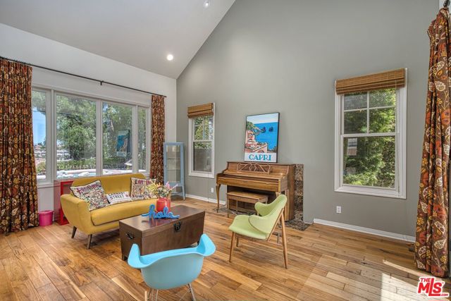 3458 Malaga Court, Calabasas CA: https://media.crmls.org/mediaz/7a1dc088-5ee5-47b1-8af1-1222a99c315d.jpg