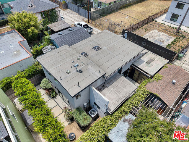 519 1/2 San Juan Avenue, Venice CA: https://media.crmls.org/mediaz/7a1f0a0e-5d90-4c5f-bece-3515e0cf463c.jpg