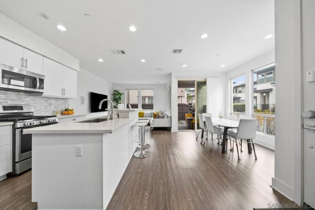 2335 Aperture Circle, San Diego CA: https://media.crmls.org/mediaz/7a20147e-d2e9-4d7d-a827-7fe8a654ccc1.jpg