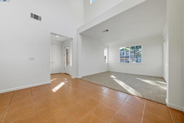 775 Sweetwood Ln, Patterson CA: https://media.crmls.org/mediaz/7a201bee-55b8-473f-98da-72f91eec434e.jpg