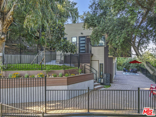 2315 Loma Vista Place, Los Angeles CA: https://media.crmls.org/mediaz/7a201f1b-9c32-461a-bb2a-6c273c65a7d8.jpg