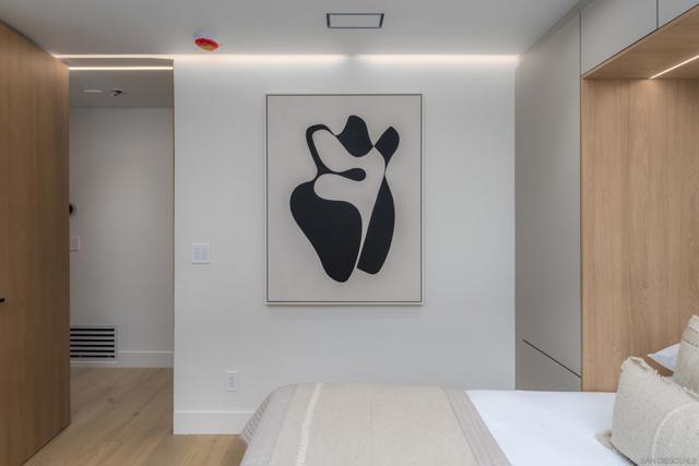 5826 Soledad Mountain Rd, La Jolla CA: https://media.crmls.org/mediaz/7a2066de-0cf5-4ed5-833f-f6d9dbf55f8e.jpg