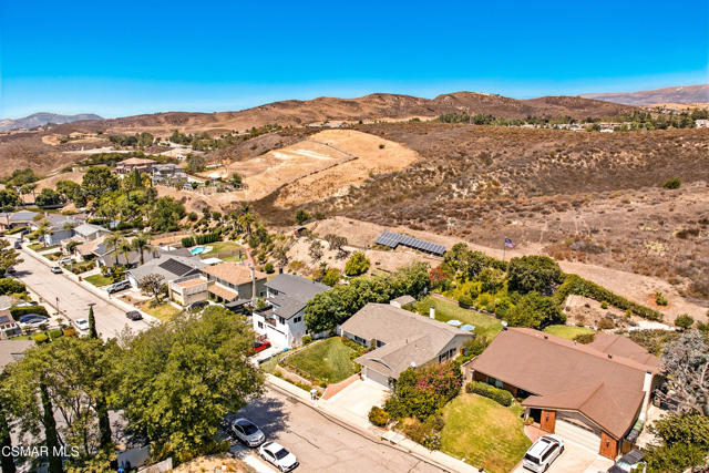 2063 Woodglen Street, Simi Valley CA: https://media.crmls.org/mediaz/7a20ce32-fe7a-4b54-8b5b-27a33c04ce16.jpg