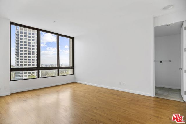 10350 Wilshire Boulevard, Los Angeles CA: https://media.crmls.org/mediaz/7a20f33a-cb9c-4606-9fd3-67585e6f38a9.jpg