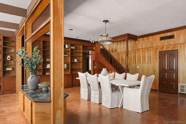 1010 Myrtle Way, San Diego CA: https://media.crmls.org/mediaz/7a2152b7-1d7d-4b8b-98b8-fc77c637da11.jpg