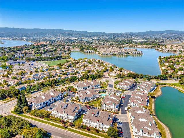 585 Shoal Circle,  CA: https://media.crmls.org/mediaz/7a215316-817c-4dfc-977f-0c8a5a2f0067.jpg