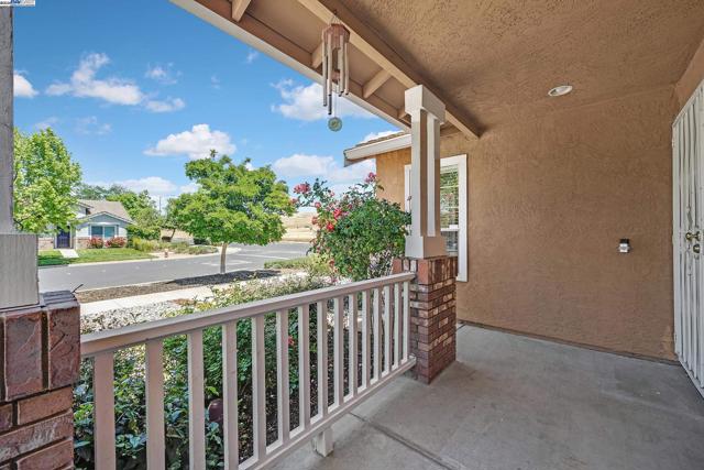 6997 Foxtail Dr, Livermore CA: https://media.crmls.org/mediaz/7a2275f2-79b5-4705-b0b4-c128b104a2ac.jpg