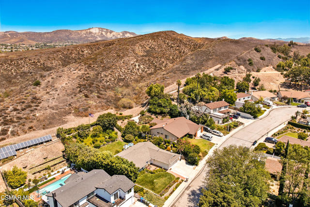 2063 Woodglen Street, Simi Valley CA: https://media.crmls.org/mediaz/7a22d2a8-c243-4088-9207-fa3f360bf875.jpg