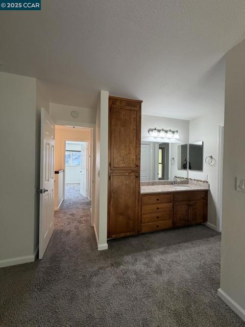 105 Via Cabrera Ln, Martinez CA: https://media.crmls.org/mediaz/7a233f9e-ecee-44f2-804d-0b3176f074c6.jpg