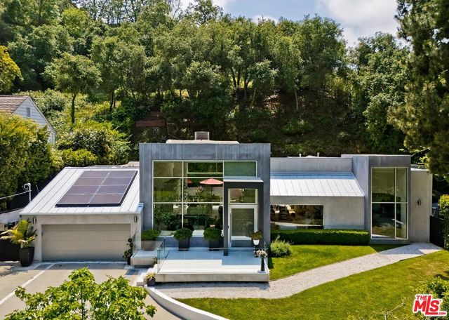 9792 Oak Pass Road, Beverly Hills CA: https://media.crmls.org/mediaz/7a23c991-2693-47d2-96f5-268df567905b.jpg