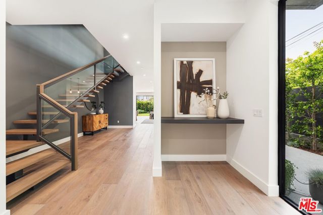 1213 Pine Street, Santa Monica CA: https://media.crmls.org/mediaz/7a241770-c4c6-46d8-bc3d-d34d02758cc6.jpg