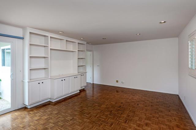 712 Foothill Drive, San Mateo CA: https://media.crmls.org/mediaz/7a245bf3-4c3d-4490-8c28-d616fb697c11.jpg