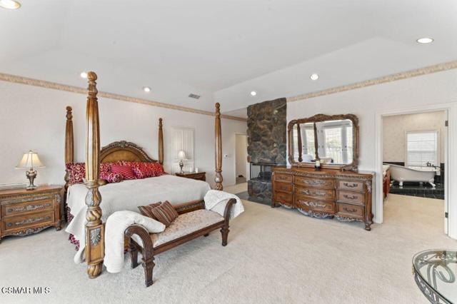 10885 Citrus Drive, Moorpark CA: https://media.crmls.org/mediaz/7a24c9ec-01ba-44f5-bcd5-79cd7b21928d.jpg