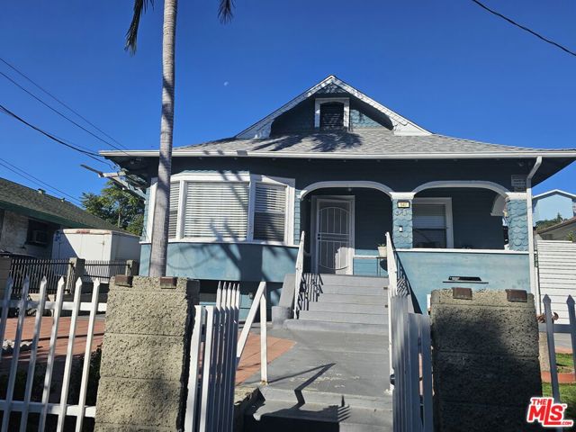 547 N St Louis Street, Los Angeles CA: https://media.crmls.org/mediaz/7a24fe19-eadf-41c2-9021-a115c9dcd2d7.jpg