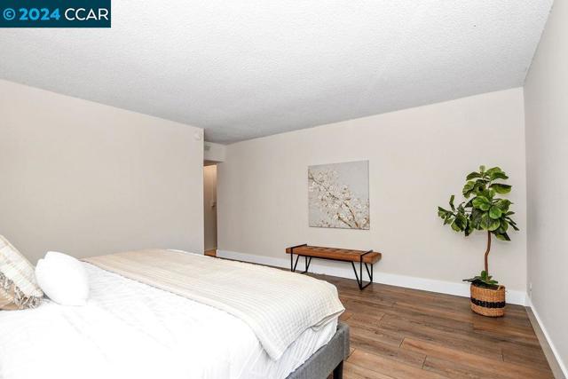 490 N Civic Drive, Walnut Creek CA: https://media.crmls.org/mediaz/7a2522b6-8c1f-466a-a544-8270f8060741.jpg