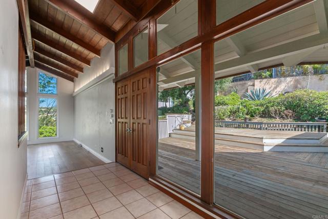 1628 Lone Oak Rd, Vista CA: https://media.crmls.org/mediaz/7a2524d7-da5b-4ce5-b66e-f80b90b0dc79.jpg