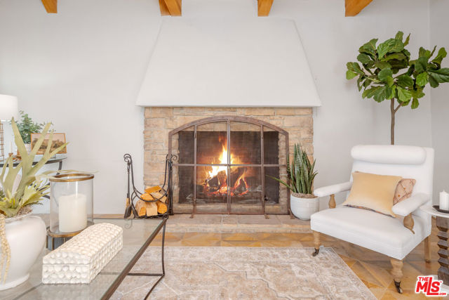 2917 N Poinsettia Avenue, Manhattan Beach CA: https://media.crmls.org/mediaz/7a25379e-b8f8-47c2-ba7f-5f742e5a4949.jpg