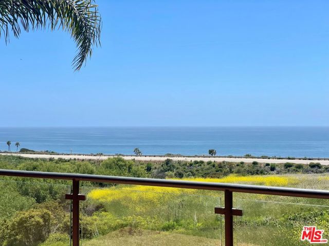 6412 Lunita Road, Malibu CA: https://media.crmls.org/mediaz/7a259f7e-24ab-478f-9984-fac6d4d77d96.jpg