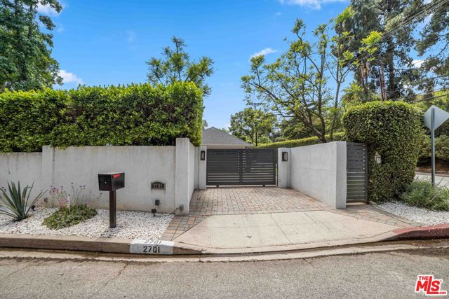 2701 Roscomare Road, Los Angeles CA: https://media.crmls.org/mediaz/7a25b4d1-e0ab-43fe-902d-c5d82f94d06e.jpg