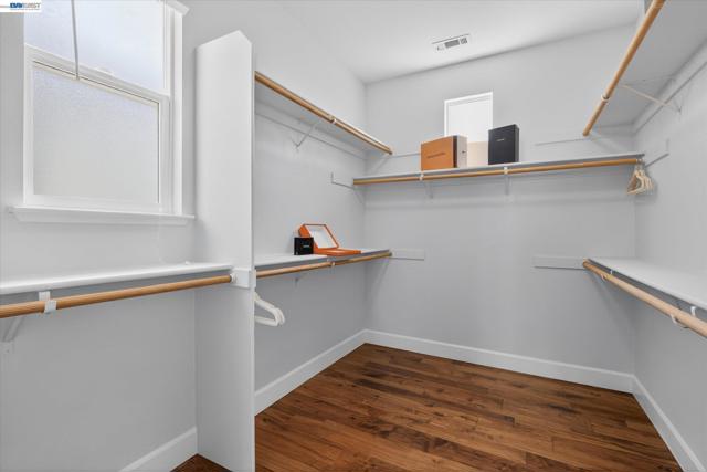 5880 Hillbrook Pl, Dublin CA: https://media.crmls.org/mediaz/7a26e590-5f2c-48f1-9605-46bf46f28919.jpg