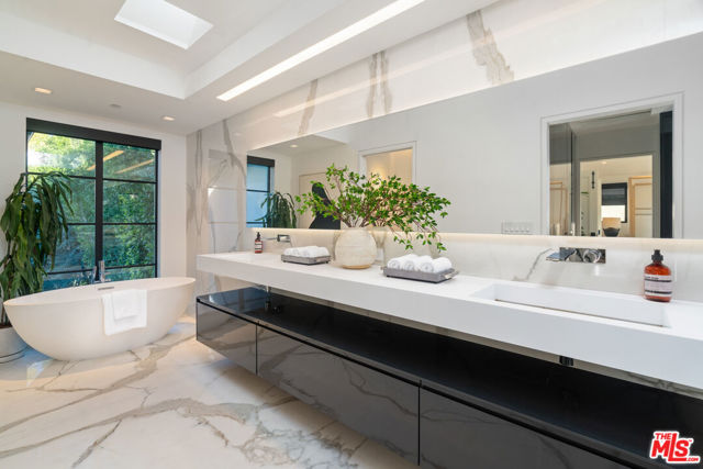 1146 Sierra Alta Way, Los Angeles CA: https://media.crmls.org/mediaz/7a26e5d6-2075-41d6-b422-12150c44d5c9.jpg