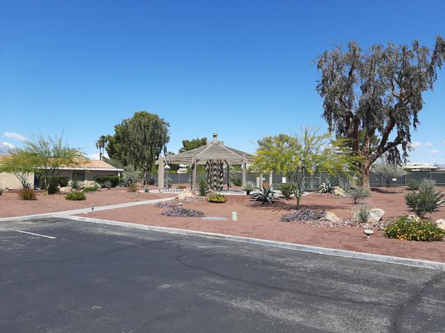 72385 Beverly Way, Rancho Mirage CA: https://media.crmls.org/mediaz/7a278531-5a0e-452a-85af-6150ec8f46f4.jpg