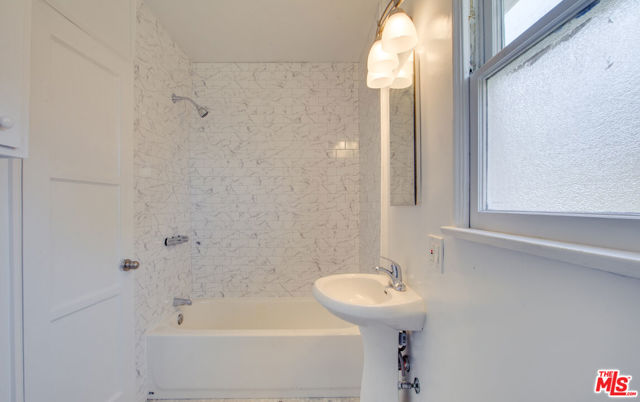 848 MARCO Place, Venice CA: https://media.crmls.org/mediaz/7a278f10-33b2-403a-94fb-f6fc1c403a67.jpg