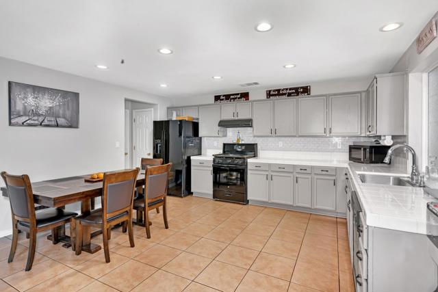 2357 N Rock Creek Drive, Los Banos CA: https://media.crmls.org/mediaz/7a27e5e7-a0a1-4bb7-b234-f5a8ce7d688f.jpg