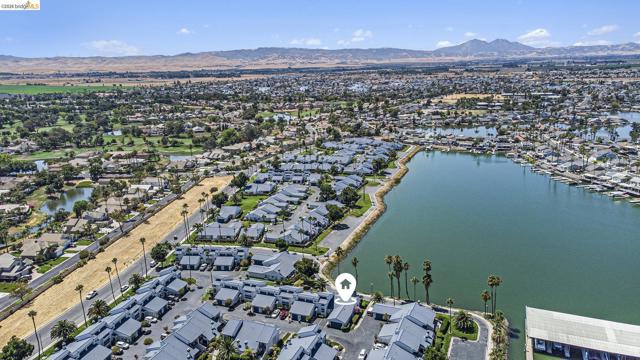 1550 Trawler St, Discovery Bay CA: https://media.crmls.org/mediaz/7a280028-409c-4aaf-9ac2-51d53396ad74.jpg