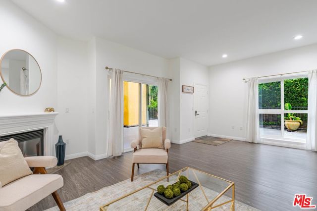 5521 Kester Avenue, Sherman Oaks CA: https://media.crmls.org/mediaz/7a280c64-18e2-4101-9602-08953db1429c.jpg