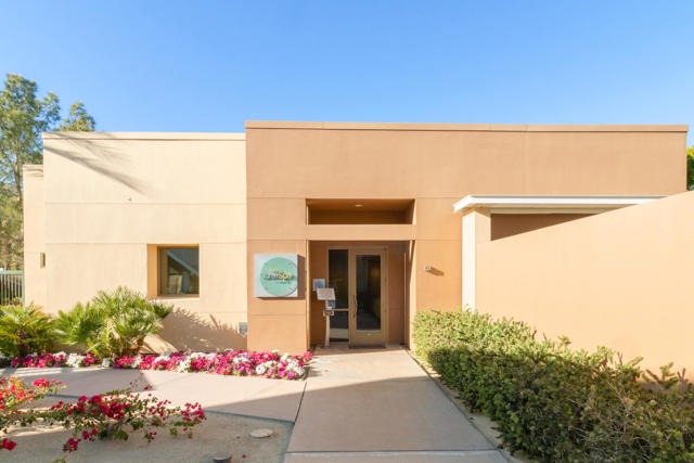 81810 La Paz Court, La Quinta CA: https://media.crmls.org/mediaz/7a284916-fdb6-4d15-9a7b-eaabf7f1f7c3.jpg