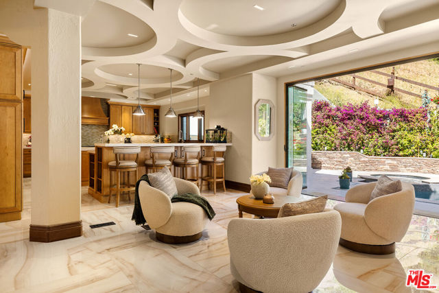 2468 Coldwater Canyon Drive, Beverly Hills CA: https://media.crmls.org/mediaz/7a2905ef-b5b8-4e95-acd3-c203b747f9a6.jpg