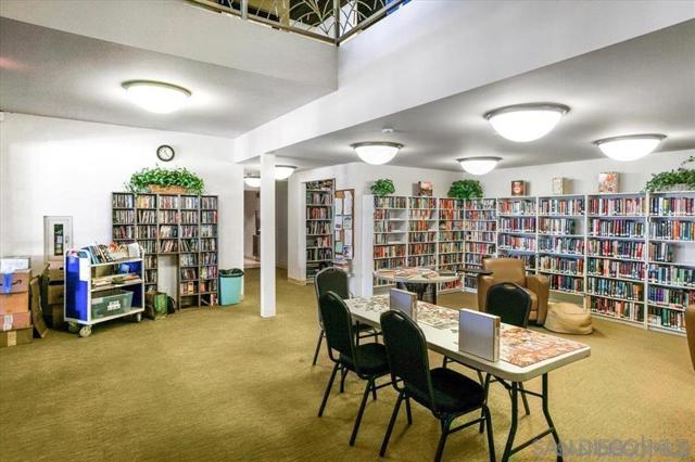 7313 Santa Barbara St, Carlsbad CA: https://media.crmls.org/mediaz/7a29773e-db1e-4e2f-bc6e-5eb2bd639e5b.jpg