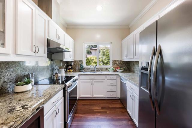 548 Everett Avenue, Palo Alto CA: https://media.crmls.org/mediaz/7a29d5a3-19bf-4cb9-ba3f-d1ec7c8c2a5d.jpg