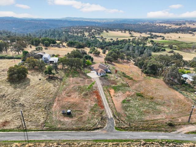 35 Blazeford Gulch, Oroville CA: https://media.crmls.org/mediaz/7a2a1611-bf0f-4e36-83be-2fbfedb9c653.jpg