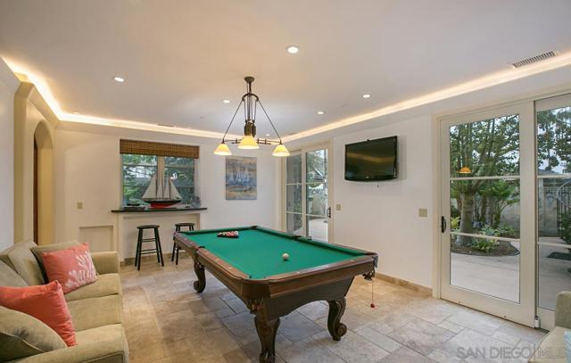 1150 Pine St, Coronado CA: https://media.crmls.org/mediaz/7a2a528b-41a9-42e3-80bd-87c54a3503a0.jpg