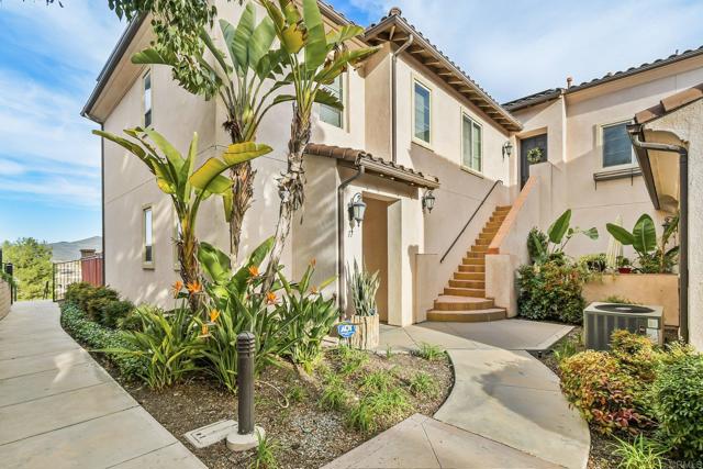 Detail Gallery Image 3 of 37 For 2233 Capistrano Way #18,  Chula Vista,  CA 91915 - 4 Beds | 3 Baths