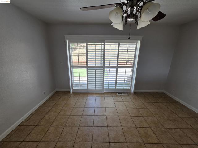 136 Evergreen Way, Vallejo CA: https://media.crmls.org/mediaz/7a2abd3a-3702-4aad-8511-b30620a1301b.jpg