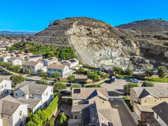 2769 Overlook Point Dr, Escondido CA: https://media.crmls.org/mediaz/7a2b6eda-fcb0-4660-969f-a55f9a845716.jpg