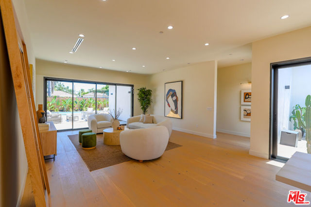 4936 Coolidge Avenue, Culver City CA: https://media.crmls.org/mediaz/7a2b7928-da39-4963-b6ae-bae02f32c9fe.jpg