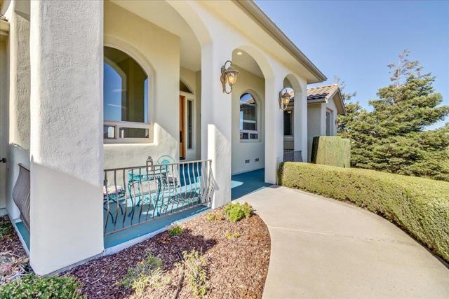4116 Ashford Circle, Hollister CA: https://media.crmls.org/mediaz/7a2bd163-9355-4f41-8e87-4402a767f74f.jpg
