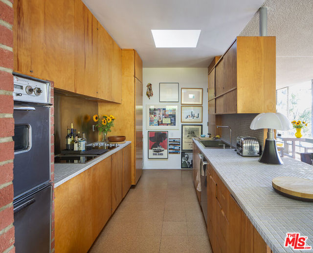 1531 N Tigertail Road, Los Angeles CA: https://media.crmls.org/mediaz/7a2c23de-4097-42a6-a4c7-0011d937e0b4.jpg